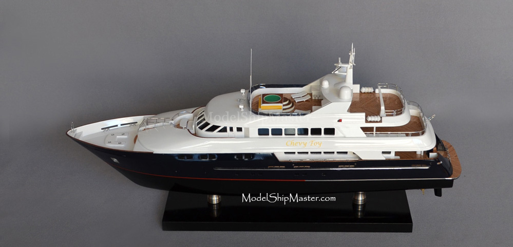 toy model yachts
